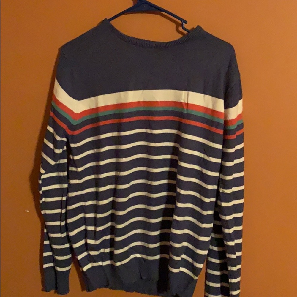 Classy sweater with lines